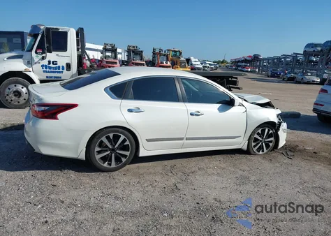 2018 Nissan Altima 2.5 Sr z USA, uszkodzony, nr VIN 1N4AL3AP0JC122839
